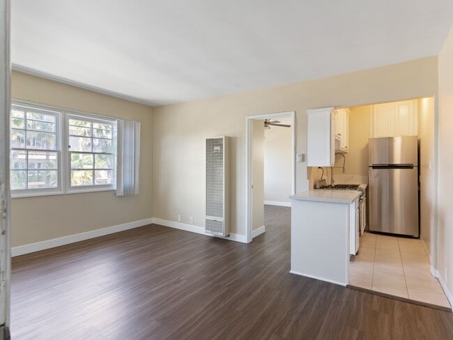 Building Photo - 1620 E Appleton St