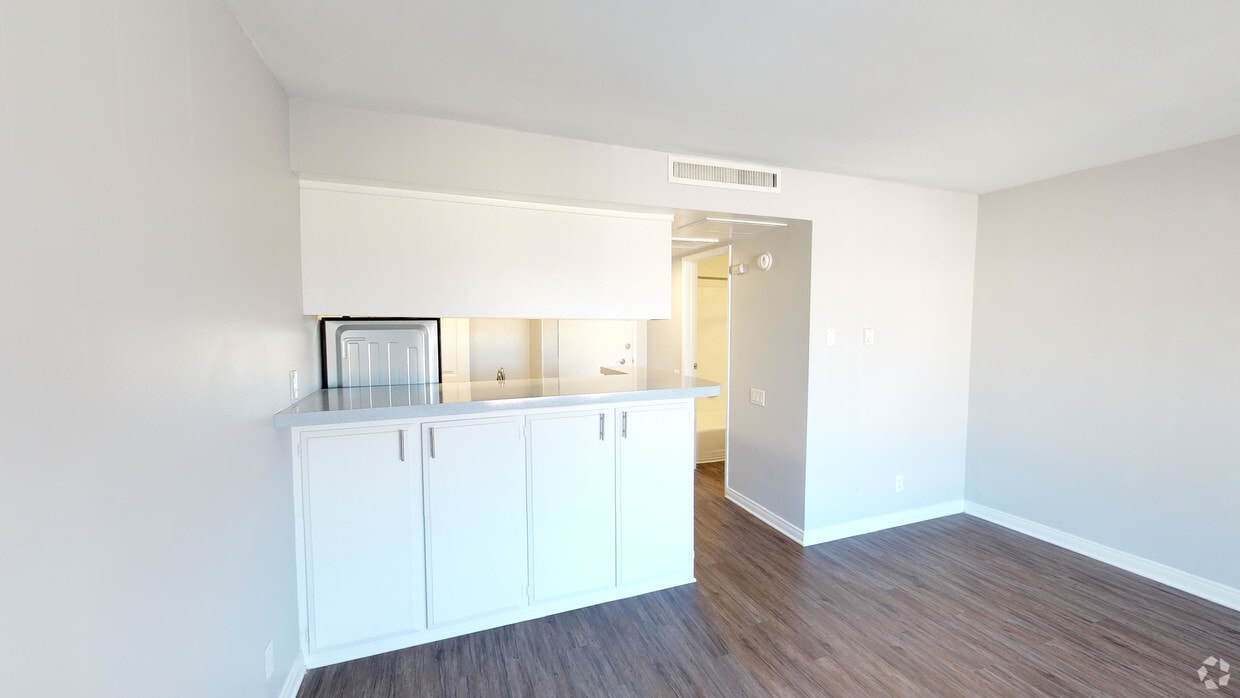 3D Tour - 1001 Melrose Ave