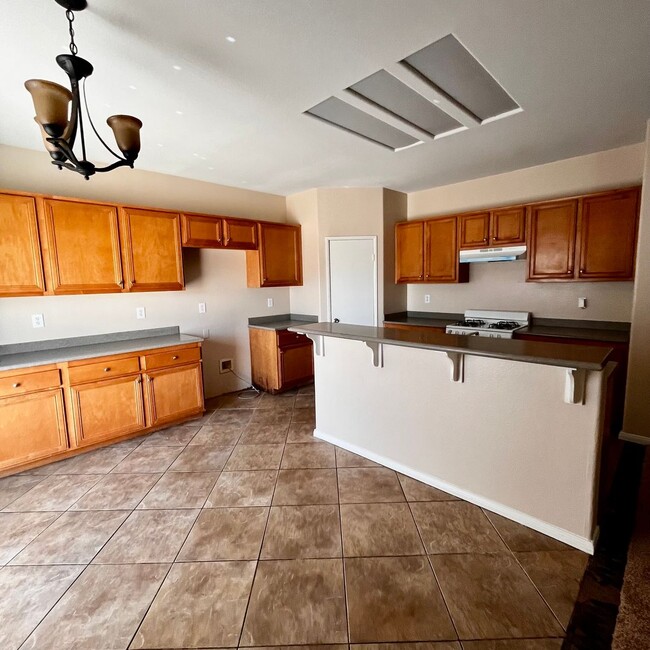 Photo - 5 BEDROOM VICTORVILLE HOME