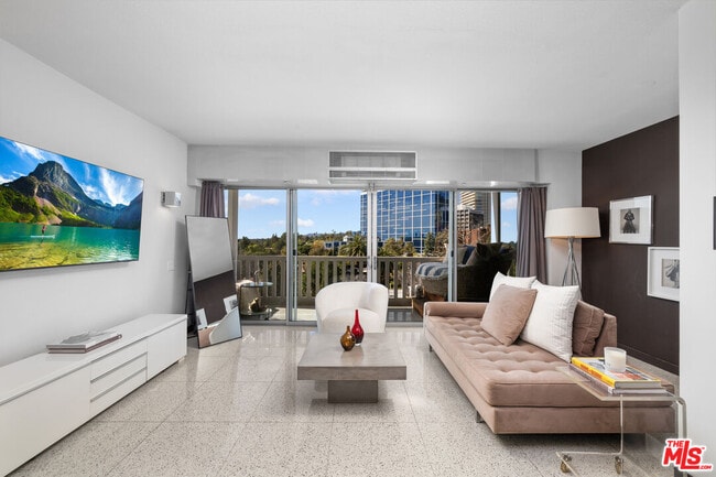 Photo - 999 N Doheny Dr Unit 611