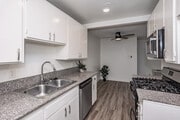 2BR, 1.5BA - 900SF - Kitchen/Dining Room - Brentwood Apartments