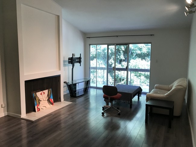 Family Room - 440 Veteran Ave Condo Unit 407