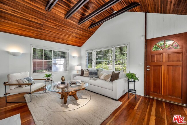 Photo - 10546 Selkirk Ln