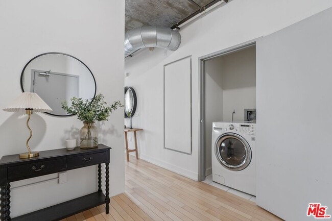 Photo - 645 W 9th St Unit 618