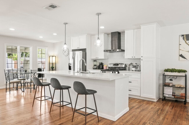 Photo - 4625 Glacier Ave