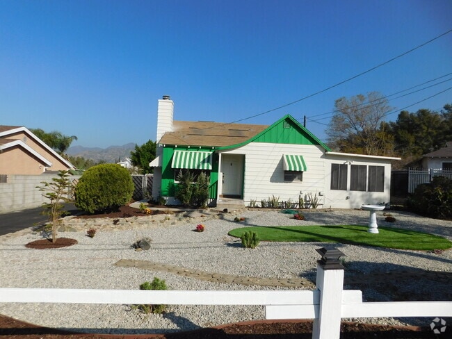 Building Photo - Farmhouse Style 2BD/1BA House For Rent   i...