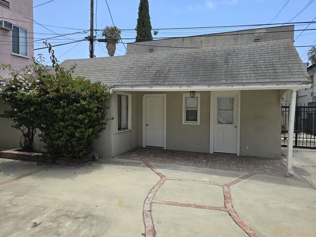 Building Photo - 5826 Willoughby Ave Rental
