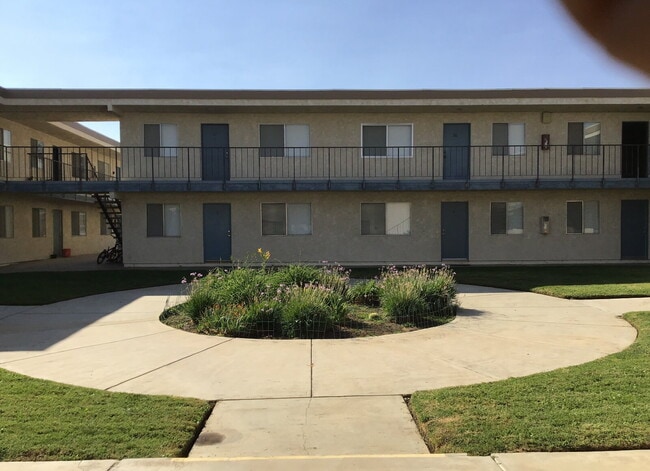 Building Photo - "Charming 1-Bedroom Retreat with Spacious Living in Lancaster – 800 Sq. Ft. of Comfort!" Unit 5