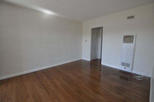 Photo - 10924 Camarillo St Unit 01