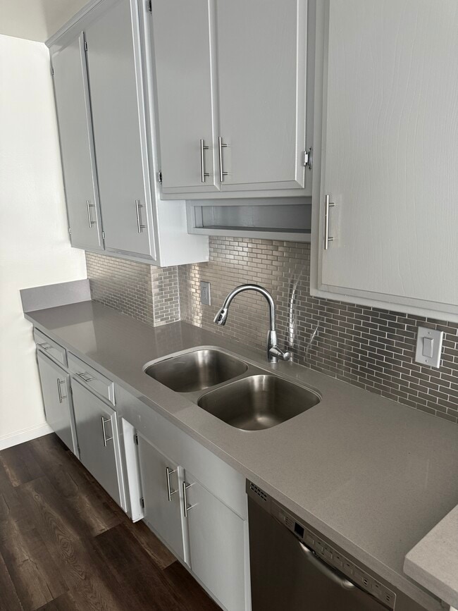 Photo - 1031 N Harper Ave