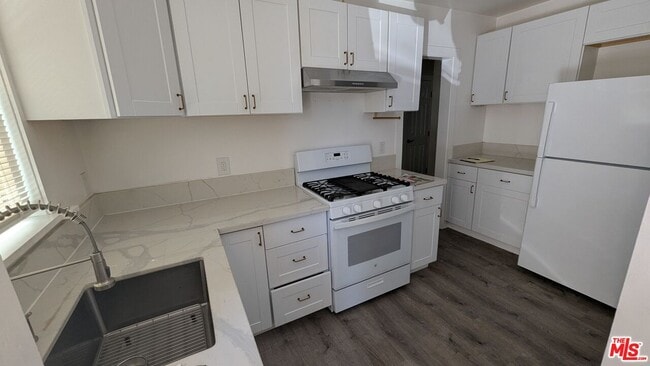 Photo - 14156 Friar St
