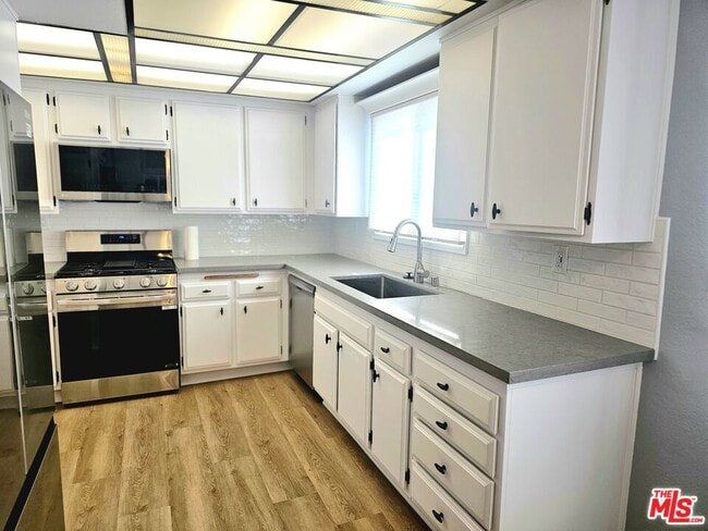 Photo - 10201 Mason Ave