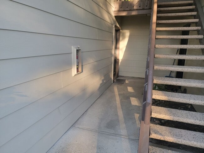 Building Photo - Newly Remodeled 1BED/1BATH in Pheasant Creek w/ Garage Unit 349