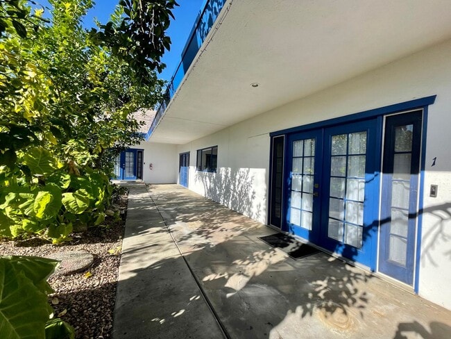 Building Photo - COMING SOON!!! Charming 1 Bed / 1 Bath apartment in PALM SPRINGS! Unit 1