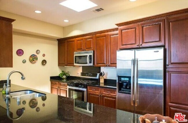 Photo - 5037 Rosewood Ave Unit 308