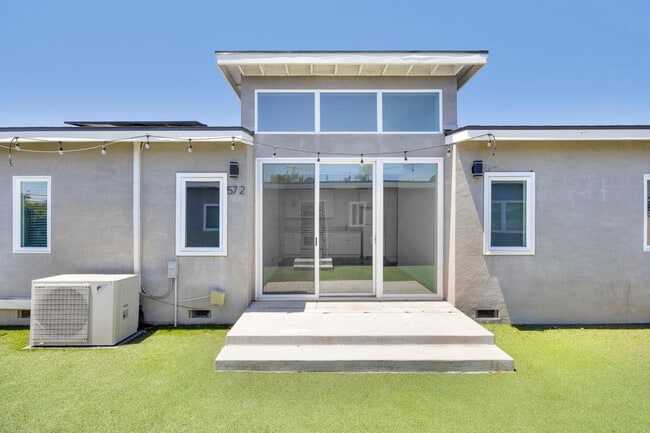 Building Photo - 572 N Cambridge St