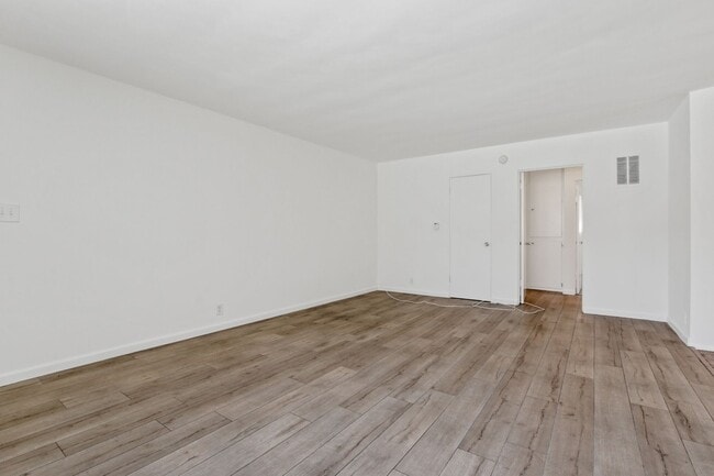 Photo - 744 S Windsor Blvd Unit 10