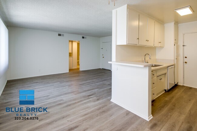 Building Photo - 17834 Burbank Blvd Unit 211