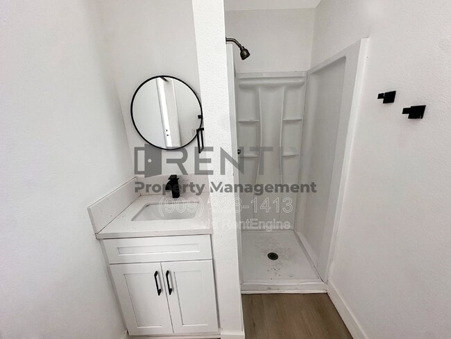 Photo - 933-932 E Kingsley Ave