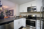 2BR, 2BA - 963SF - Holly Street Village