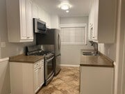 Kitchen: Stainless steel appliances - 12713 Venice Blvd Unit Top Floor