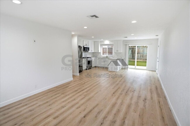 Photo - 31615 Hunter Ln