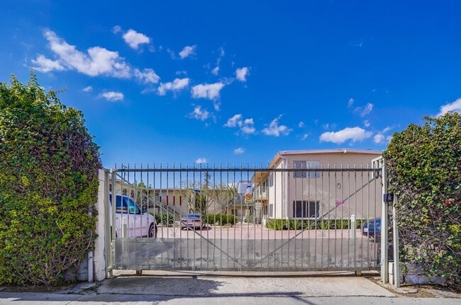 Photo - 2425 S Ridgeley Dr Unit 01