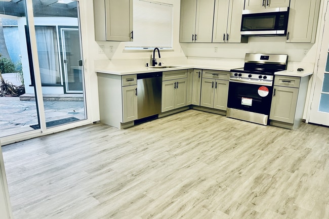 Photo - 4675 Laurelgrove Ave