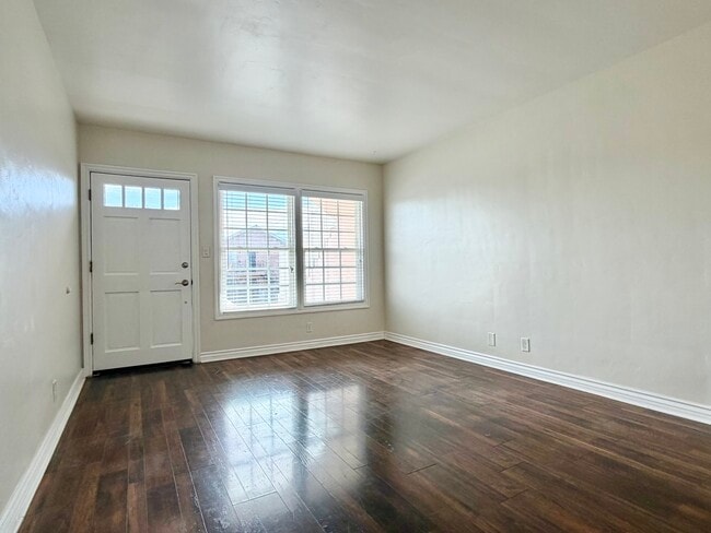 Photo - 982 W Hamilton Ave