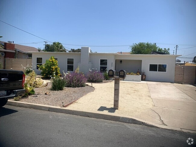 Building Photo - 3BR/2BA HOME available NOW in FLETCHER PAR...