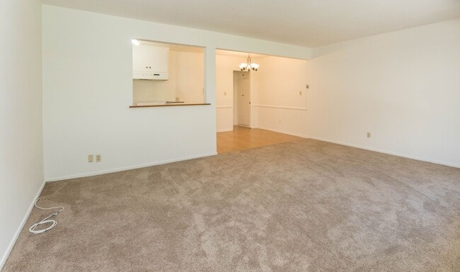 Photo - 145 N La Peer Dr Unit 1