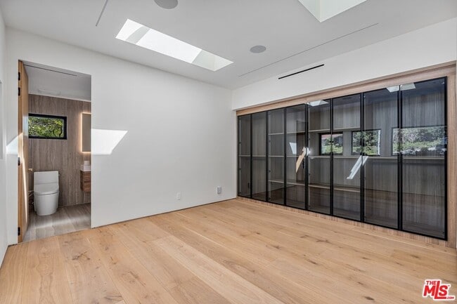 Photo - 2501 Banyan Dr