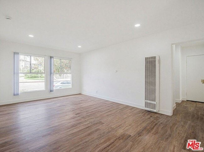 Building Photo - 3370 W 83rd St