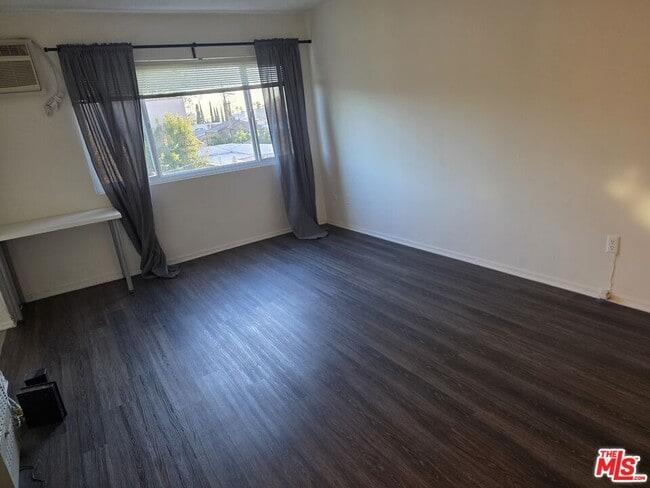 Photo - 1833 N Edgemont St Unit 7