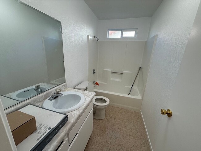 Photo - 118 W Boone St