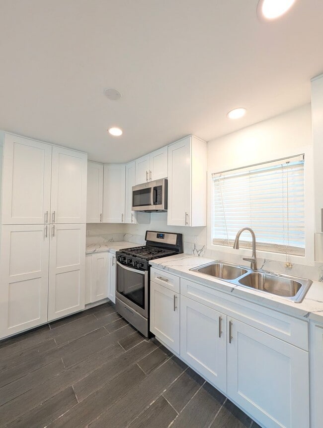 Photo - 5207-5209 Cartwright Ave. Unit 5207