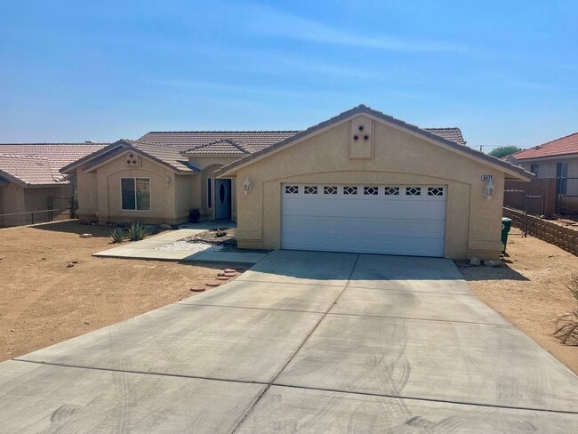 4 bedroom and ll appliances included! - 4 bedroom and ll appliances included! House
