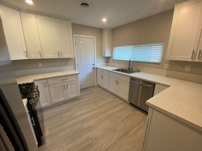 Photo - 8 BED/ 4 BATH with a POOL and Views!