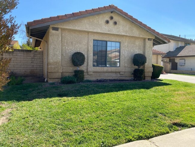 Photo - Single story 3 bed, 2 bath Moorpark home with yard