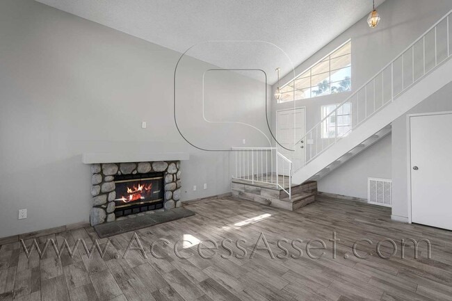 Photo - 464 E Jarvis St