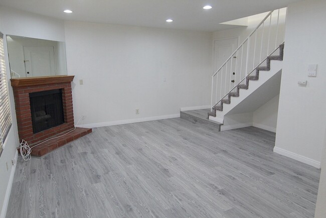 Building Photo - 4721 Kester Ave Unit 3