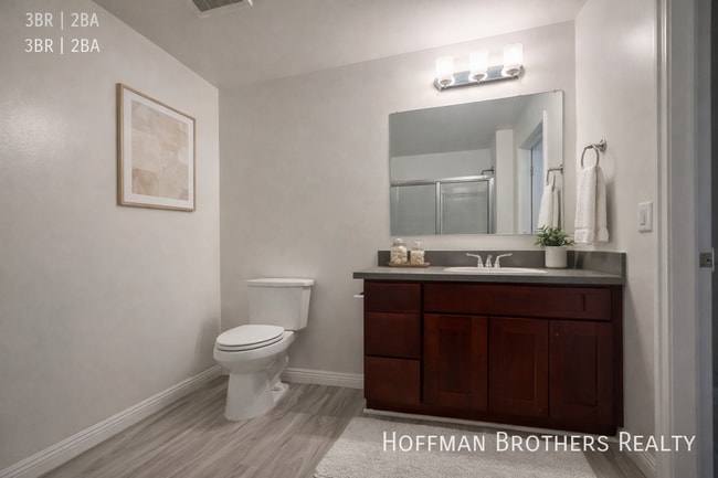 Photo - 6829 Simpson Ave Unit 1