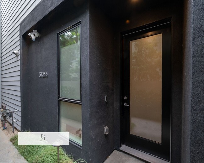 Elegant 3 Bedroom / 2.5 Bathroom Home in LA - Elegant 3 Bedroom / 2.5 Bathroom Home in LA