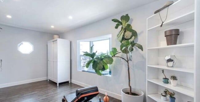 Photo - 812 Merwin St