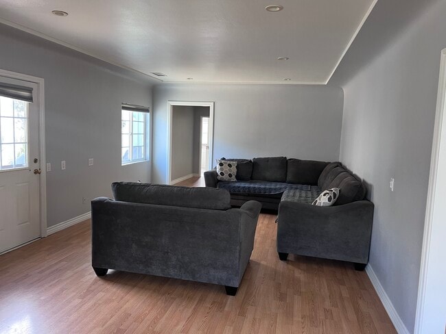 Living area - 1930 W Redondo Beach Blvd