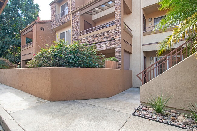Building Photo - 15273 Maturin Dr Unit 30