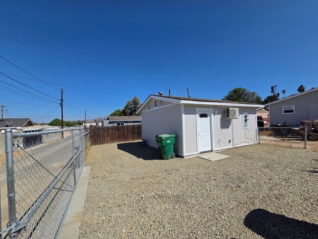 Photo - 1055 Quarry St