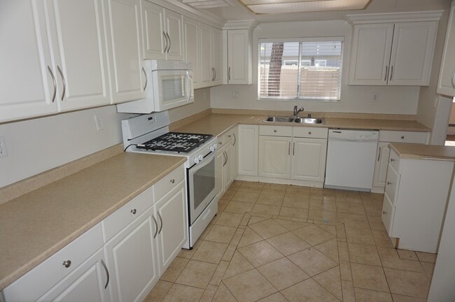 Photo - Nicely Upgraded 4 Bed 2.5 Bath Yorba Linda Townhome