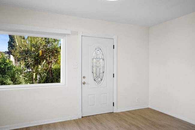 Photo - 325 Lafayette St