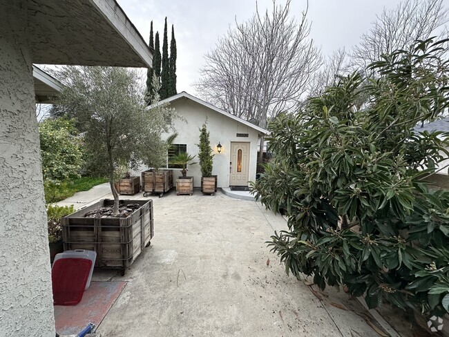 Building Photo - 7713 Owensmouth Ave Unit 7713 Owensmouth Ave. Rental